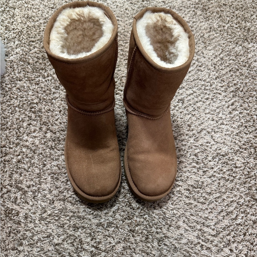 UGG Classic Short II - Picture 2 of 5